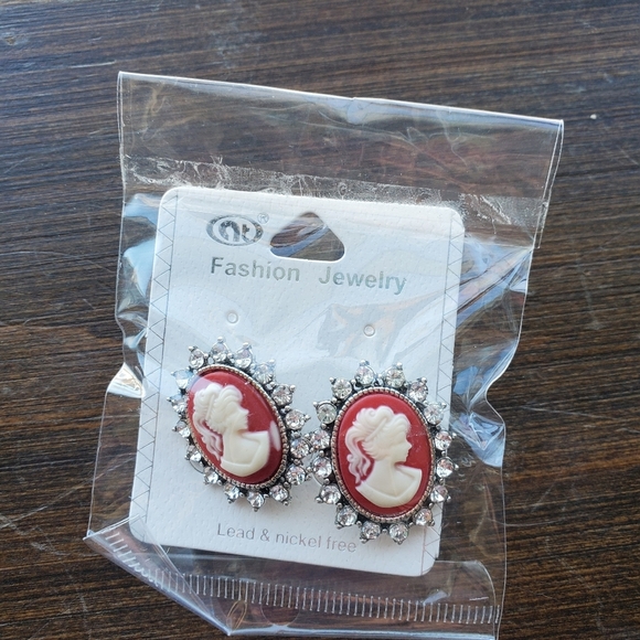 NEW Red cameo earings - Picture 1 of 3